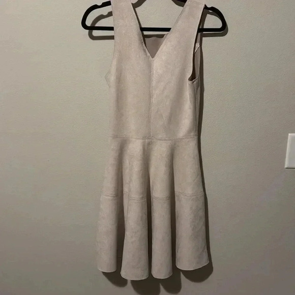 Francesca’s taupe suede like dress, NWT. XS. - Picture 5 of 9